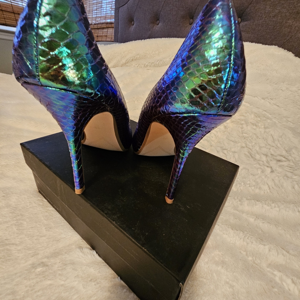 Shimmering Blue and Green Snakeskin Heels - Picture 4 of 4